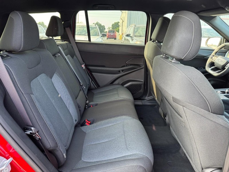Jeep Cherokee Vehicle Full-screen Gallery Image 5
