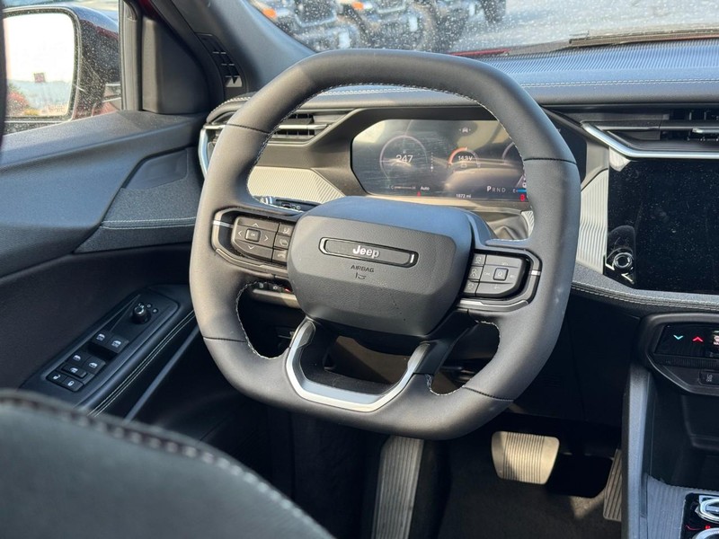 Jeep Cherokee Vehicle Full-screen Gallery Image 8