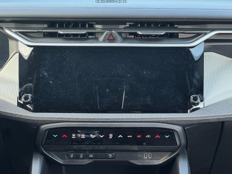 Jeep Cherokee Vehicle Full-screen Gallery Image 9