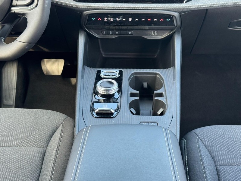 Jeep Cherokee Vehicle Full-screen Gallery Image 10