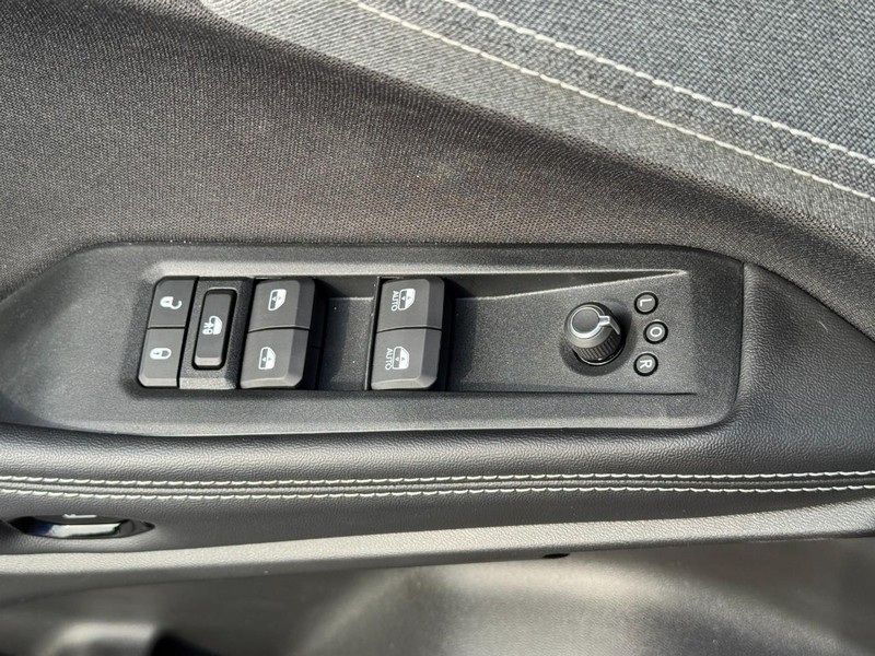 Jeep Cherokee Vehicle Full-screen Gallery Image 11