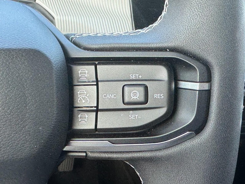 Jeep Cherokee Vehicle Full-screen Gallery Image 15