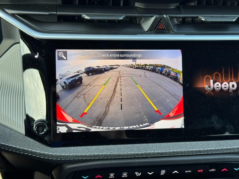 Jeep Cherokee Vehicle Full-screen Gallery Image 17