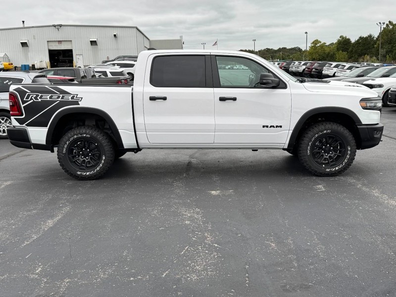 Ram 1500 Vehicle Full-screen Gallery Image 2