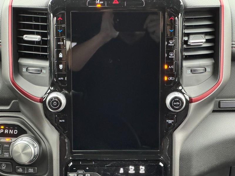 Ram 1500 Vehicle Full-screen Gallery Image 9