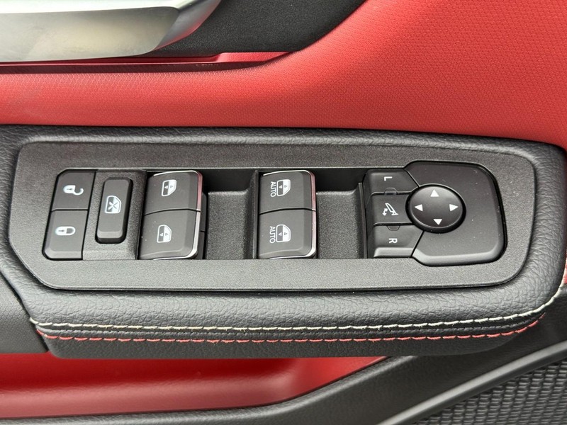 Ram 1500 Vehicle Full-screen Gallery Image 11