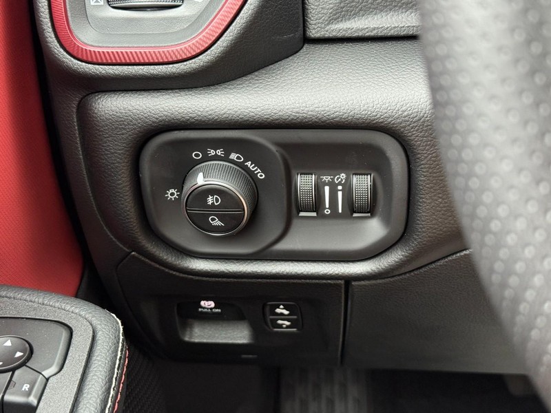 Ram 1500 Vehicle Full-screen Gallery Image 13