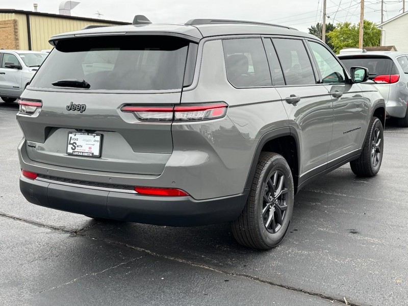 Jeep Grand Cherokee L Vehicle Full-screen Gallery Image 4
