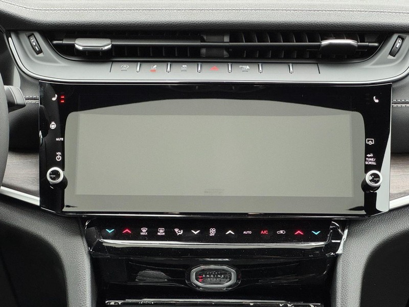 Jeep Grand Cherokee L Vehicle Full-screen Gallery Image 10