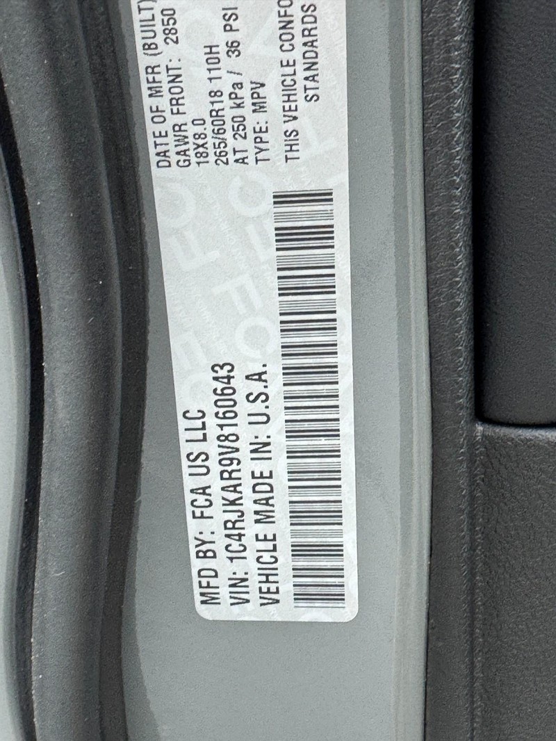 Jeep Grand Cherokee L Vehicle Full-screen Gallery Image 20