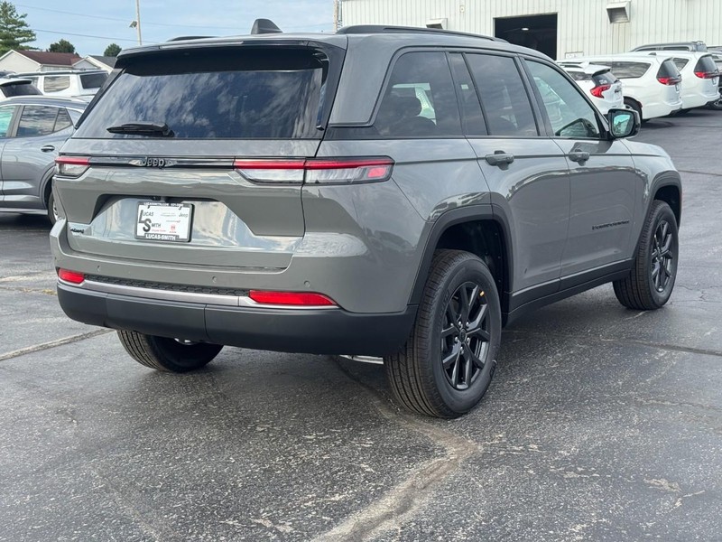 Jeep Grand Cherokee Vehicle Full-screen Gallery Image 4