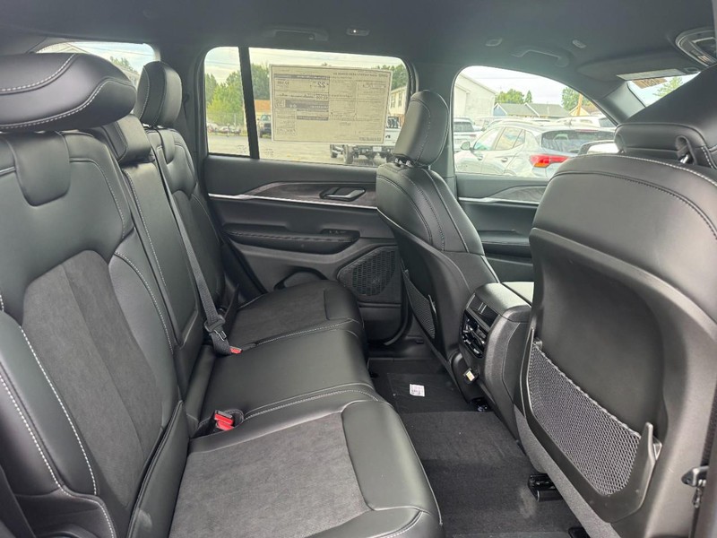 Jeep Grand Cherokee Vehicle Full-screen Gallery Image 5