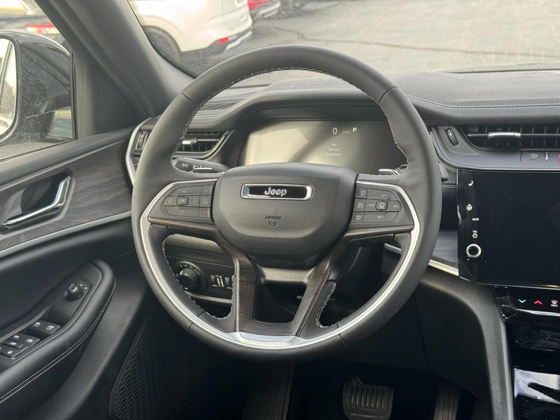 Jeep Grand Cherokee Vehicle Full-screen Gallery Image 7
