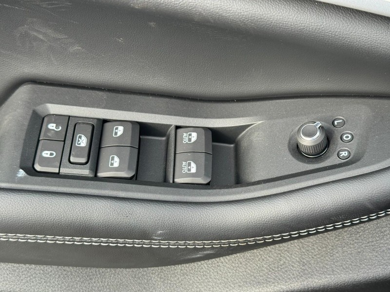 Jeep Grand Cherokee Vehicle Full-screen Gallery Image 10