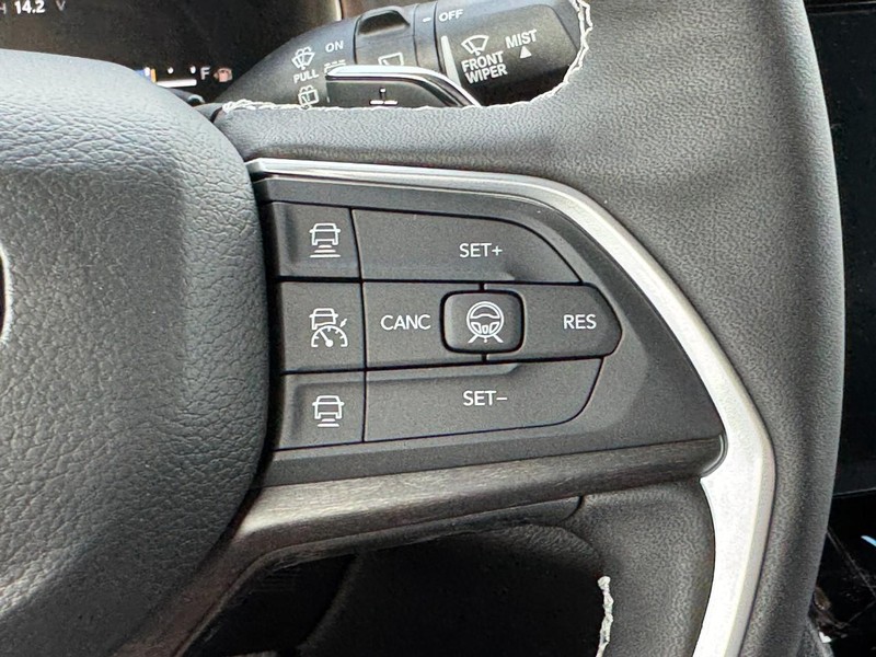 Jeep Grand Cherokee Vehicle Full-screen Gallery Image 14