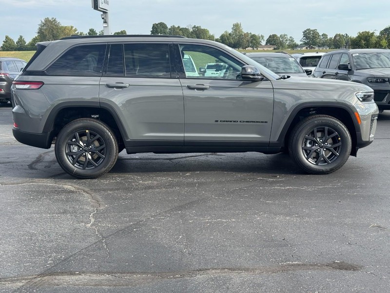 Jeep Grand Cherokee Vehicle Full-screen Gallery Image 2