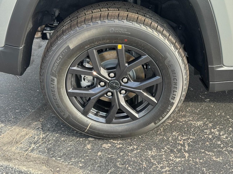 Jeep Grand Cherokee Vehicle Full-screen Gallery Image 3