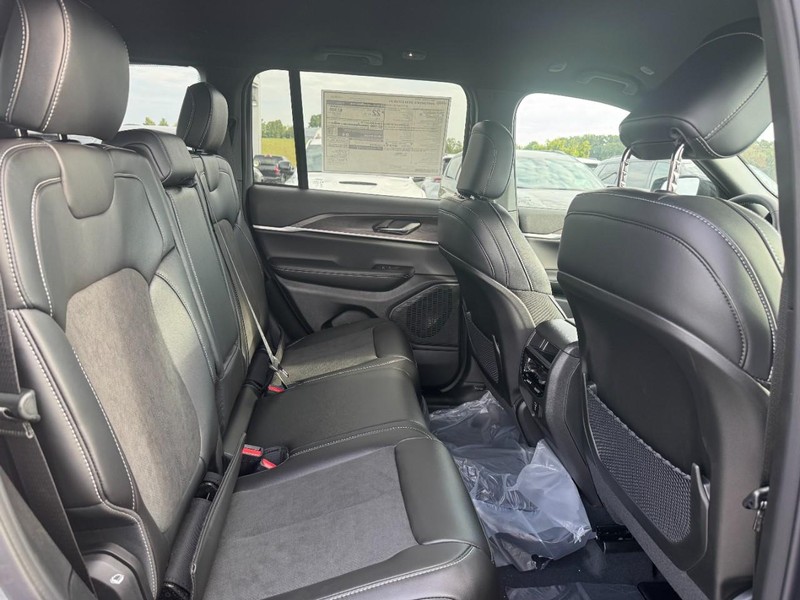 Jeep Grand Cherokee Vehicle Full-screen Gallery Image 5