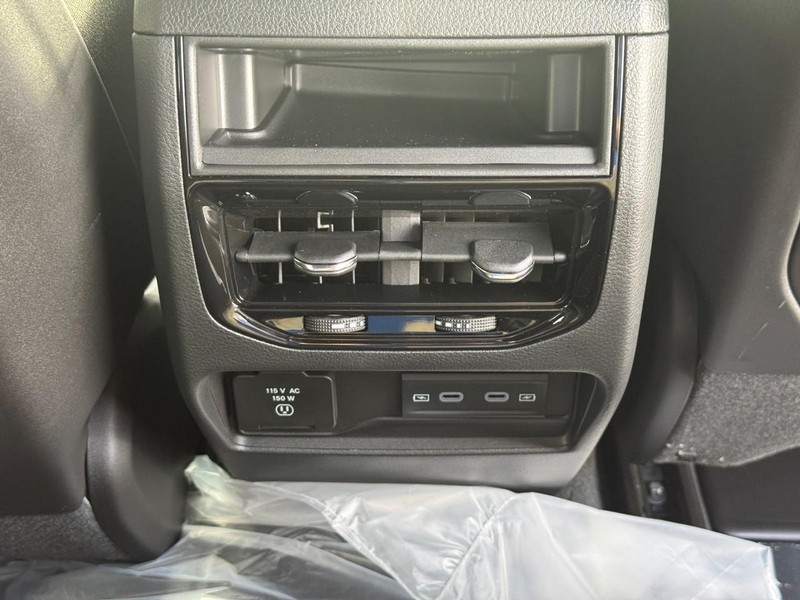 Jeep Grand Cherokee Vehicle Full-screen Gallery Image 6