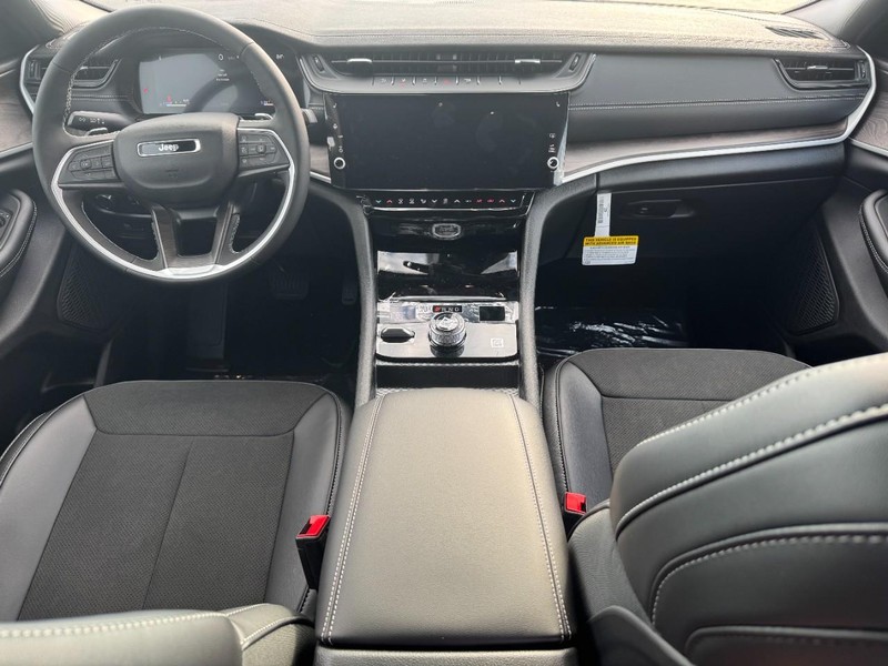 Jeep Grand Cherokee Vehicle Full-screen Gallery Image 7
