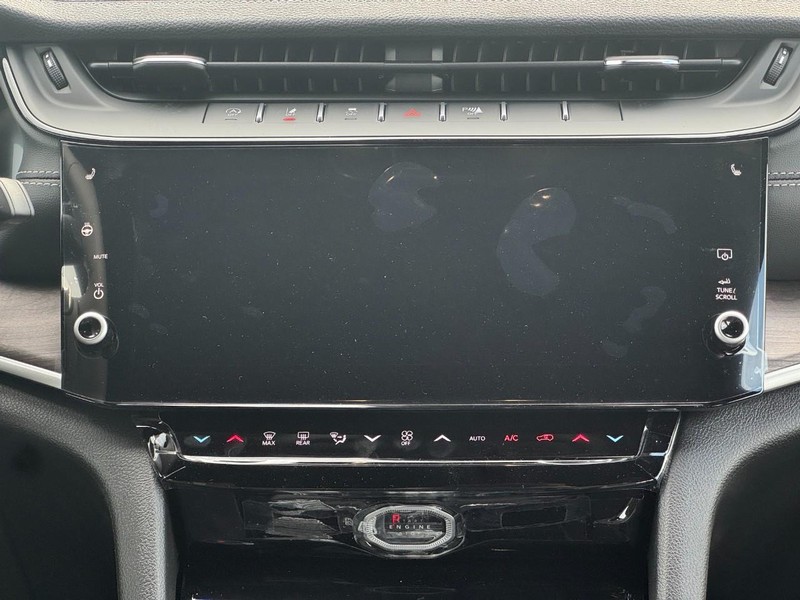 Jeep Grand Cherokee Vehicle Full-screen Gallery Image 9