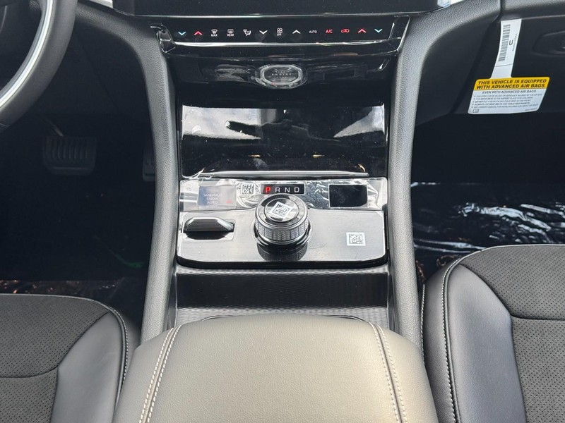 Jeep Grand Cherokee Vehicle Full-screen Gallery Image 10