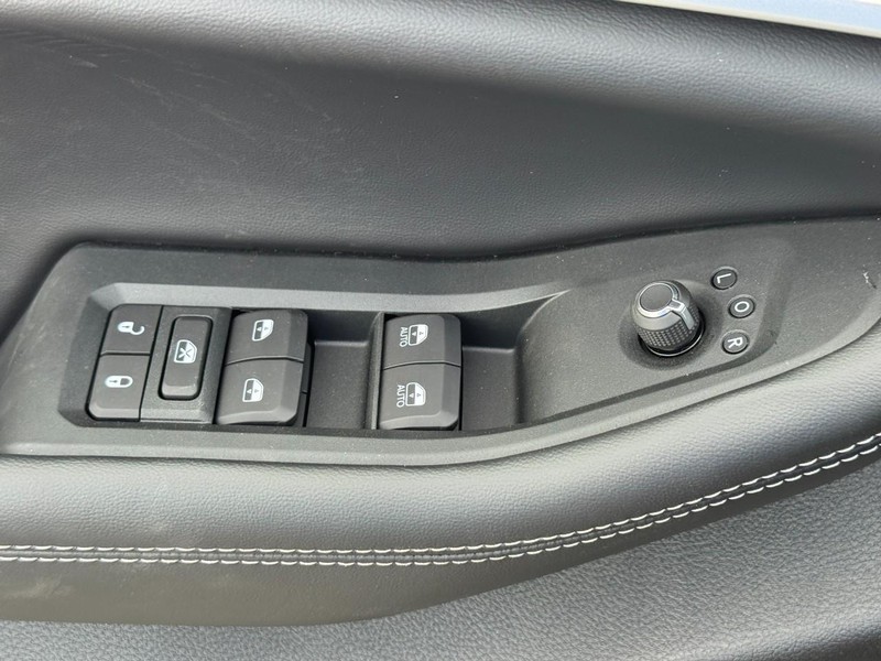 Jeep Grand Cherokee Vehicle Full-screen Gallery Image 11