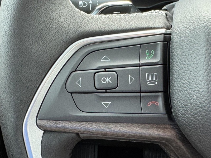Jeep Grand Cherokee Vehicle Full-screen Gallery Image 14