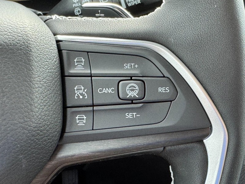 Jeep Grand Cherokee Vehicle Full-screen Gallery Image 15