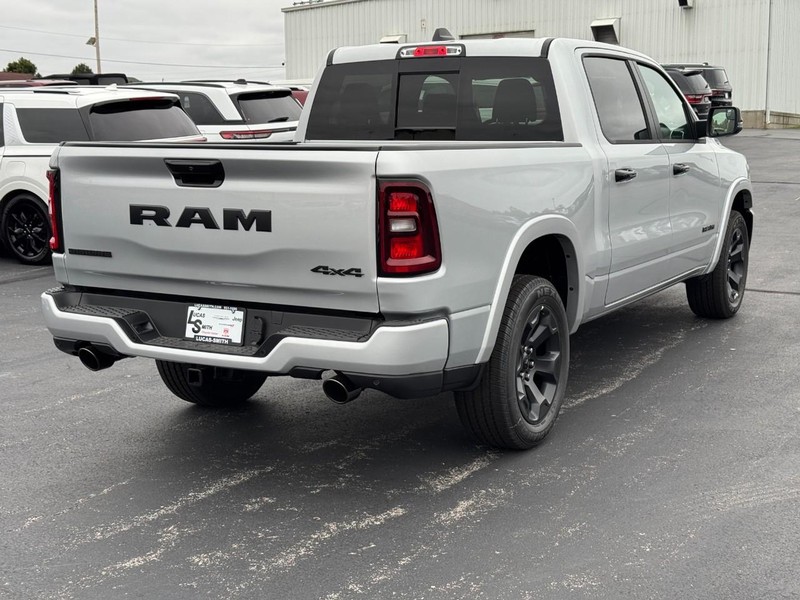 Ram 1500 Vehicle Full-screen Gallery Image 4