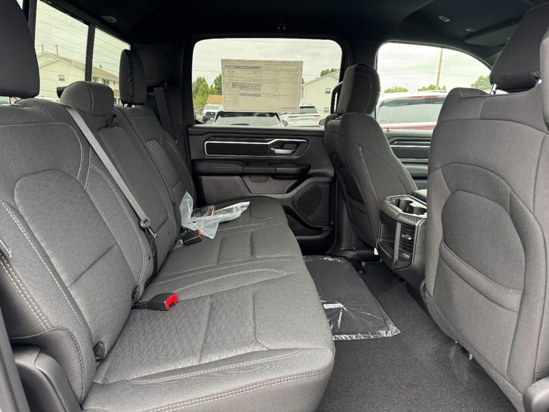 Ram 1500 Vehicle Full-screen Gallery Image 5