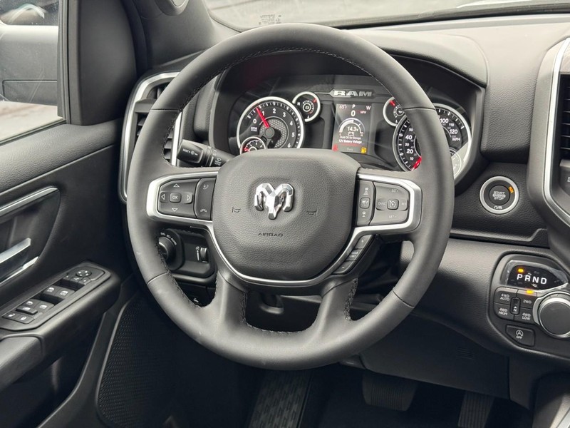 Ram 1500 Vehicle Full-screen Gallery Image 7