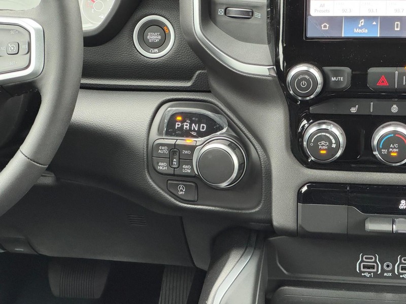 Ram 1500 Vehicle Full-screen Gallery Image 9