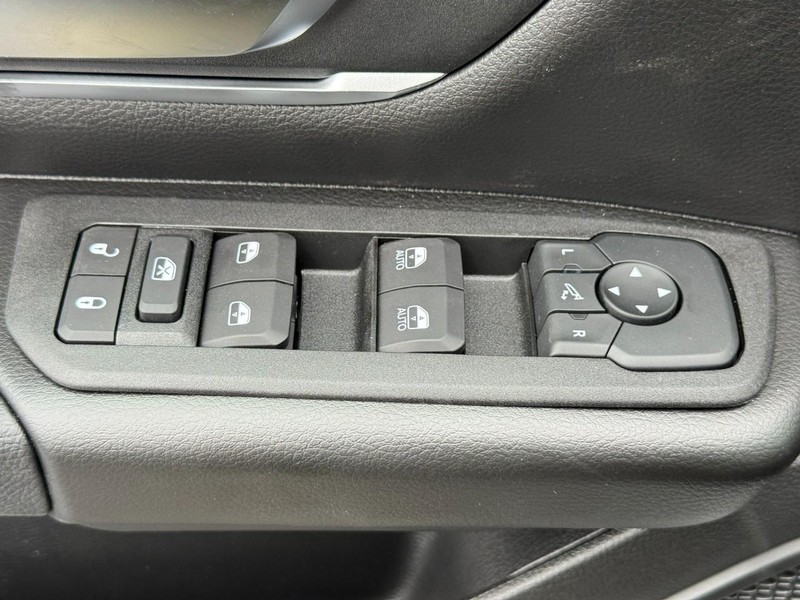 Ram 1500 Vehicle Full-screen Gallery Image 10