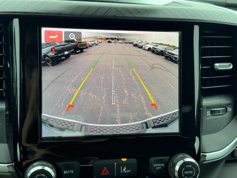 Ram 1500 Vehicle Full-screen Gallery Image 16