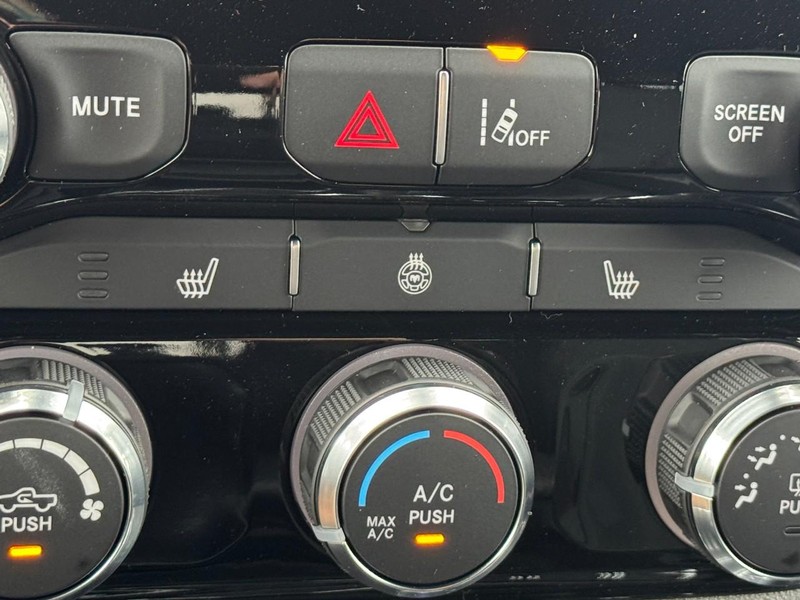 Ram 1500 Vehicle Full-screen Gallery Image 17