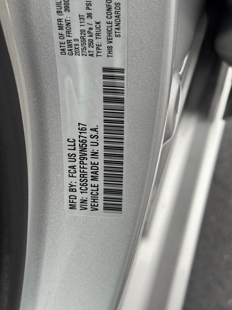 Ram 1500 Vehicle Full-screen Gallery Image 18