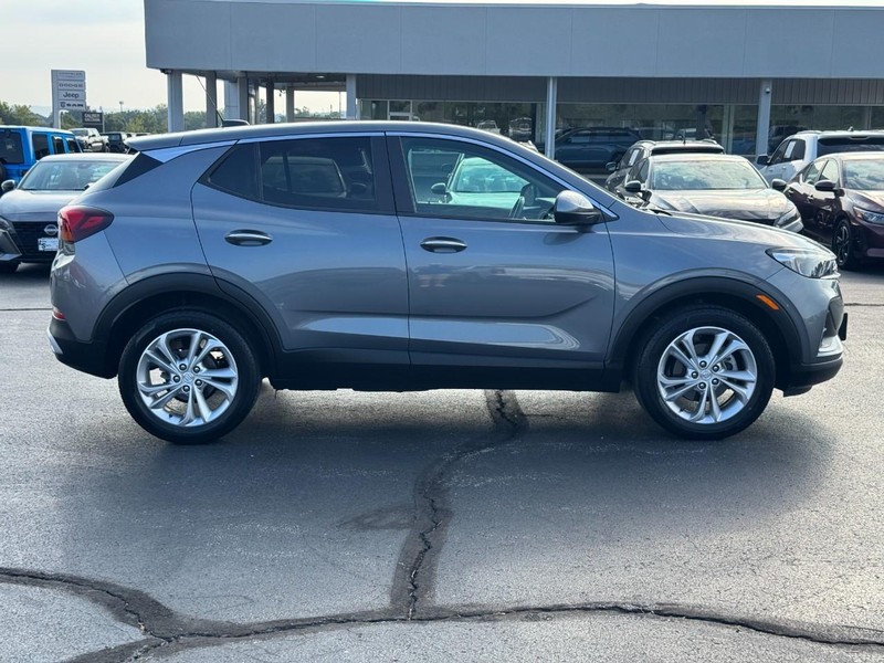 Buick Encore GX Vehicle Full-screen Gallery Image 02