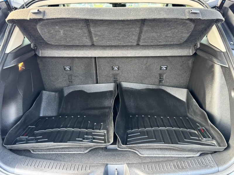 Buick Encore GX Vehicle Full-screen Gallery Image 05