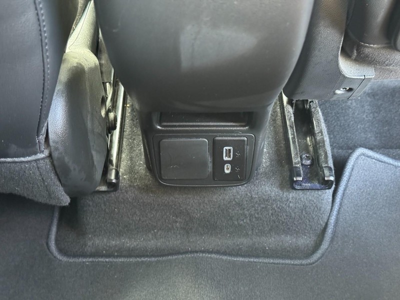 Buick Encore GX Vehicle Full-screen Gallery Image 11