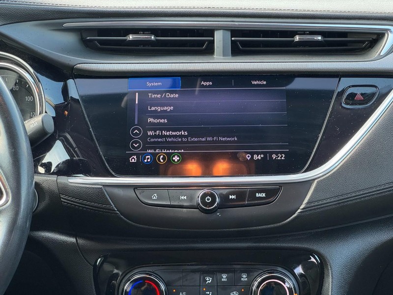 Buick Encore GX Vehicle Full-screen Gallery Image 14