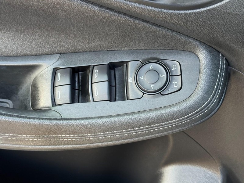 Buick Encore GX Vehicle Full-screen Gallery Image 16
