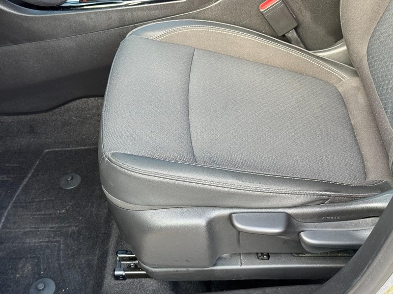 Buick Encore GX Vehicle Full-screen Gallery Image 17