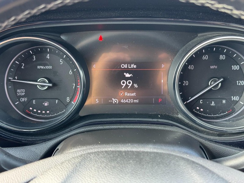 Buick Encore GX Vehicle Full-screen Gallery Image 21