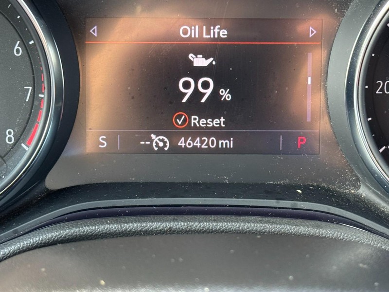 Buick Encore GX Vehicle Full-screen Gallery Image 22