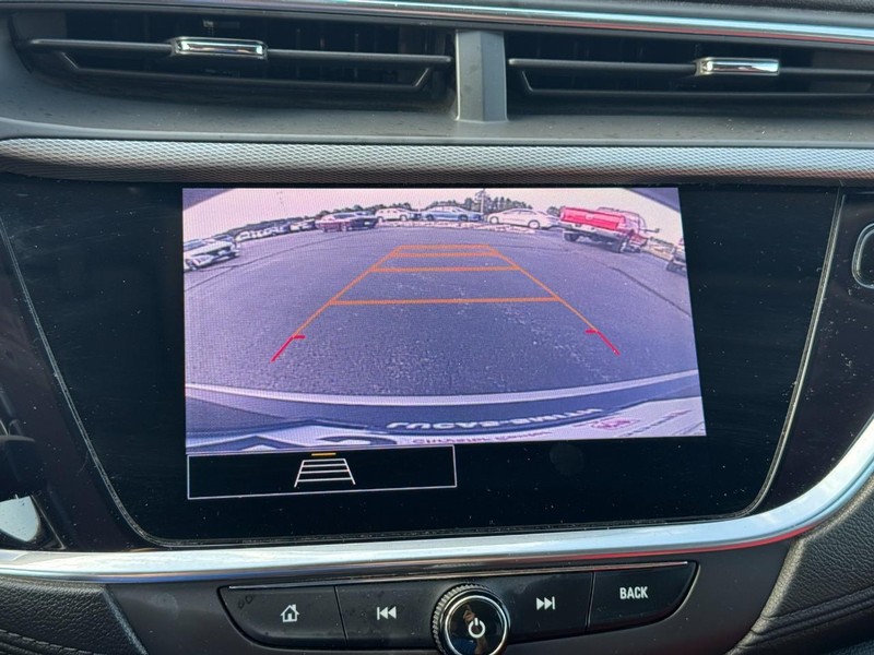 Buick Encore GX Vehicle Full-screen Gallery Image 23