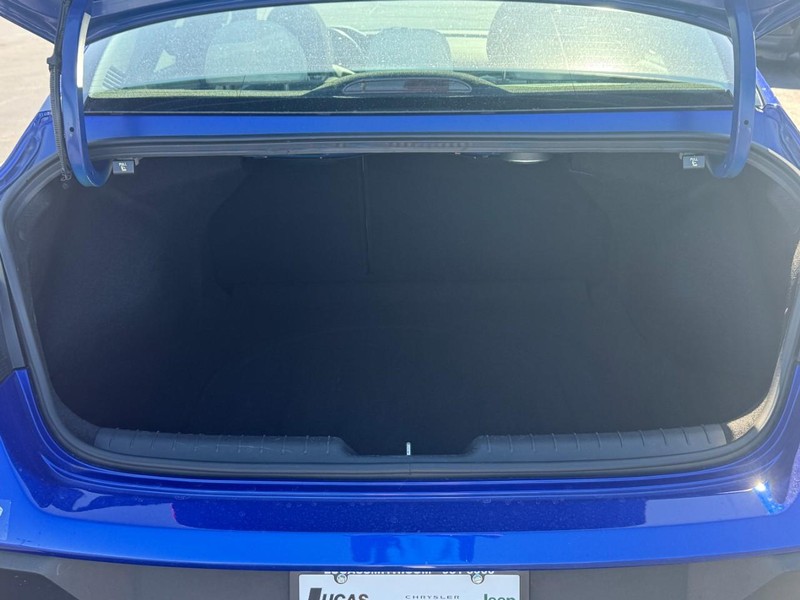 2025 Hyundai Elantra Limited - Photo 6