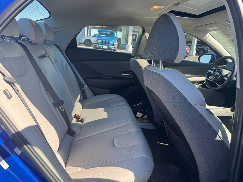 2025 Hyundai Elantra Limited - Photo 11