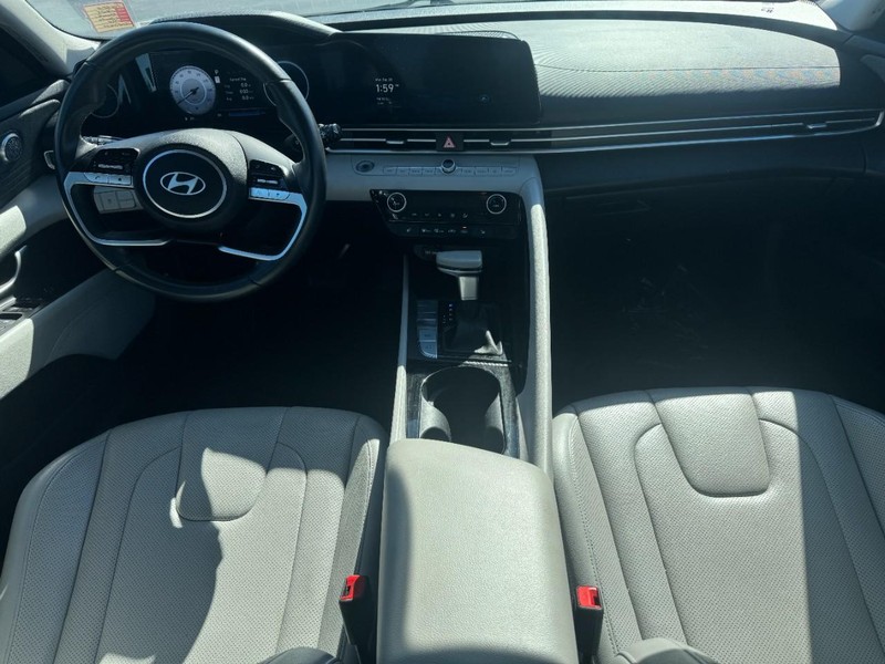 2025 Hyundai Elantra Limited - Photo 12