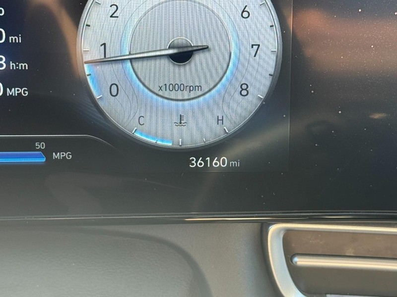 2025 Hyundai Elantra Limited - Photo 22